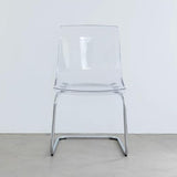 Lot de 2 chaises de salle à manger modernes en acrylique transparent style fantôme avec pieds en métal argenté pour cuisine, mariages, restaurants et banquets